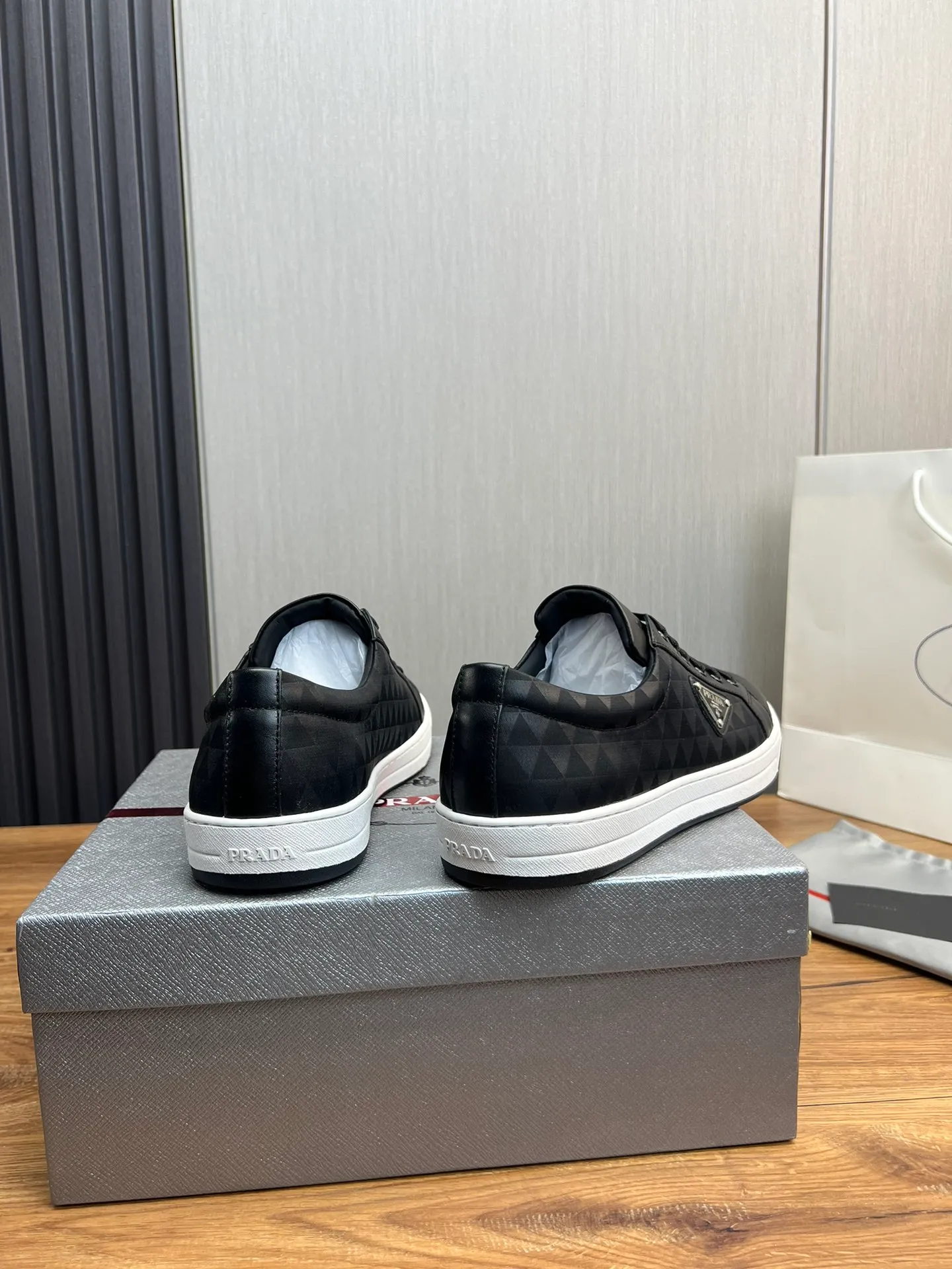 Men's shoes 💰500💰 [PRADA] Popular items in the men's shoe counter, synchronized with the official website, 1 high-quality shipment ✔️Original cowhide splicing + cowhide lining, 1🆚1 replica, original sole, 38-45 (45 customized, non-refundable)